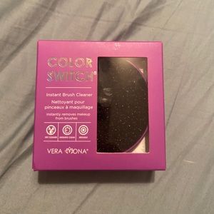 Vera Mona Color Switch Brush cleaner